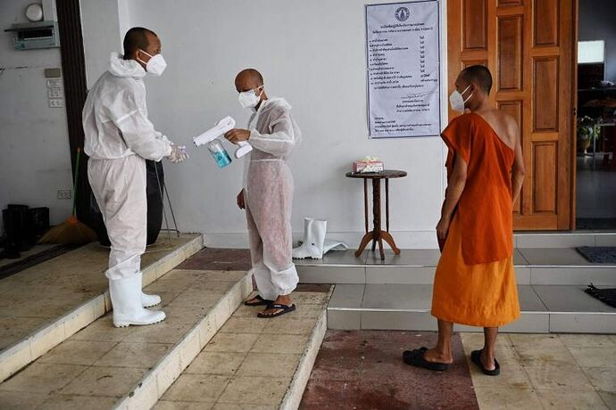 rk_buddhist-monks_010821